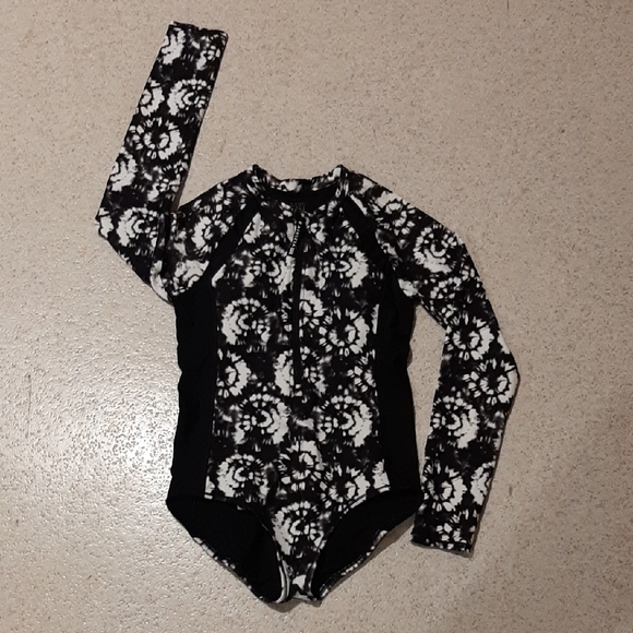 Athleta Black and White Patterned Long Sleeve Swimsuit - Picture 1 of 5